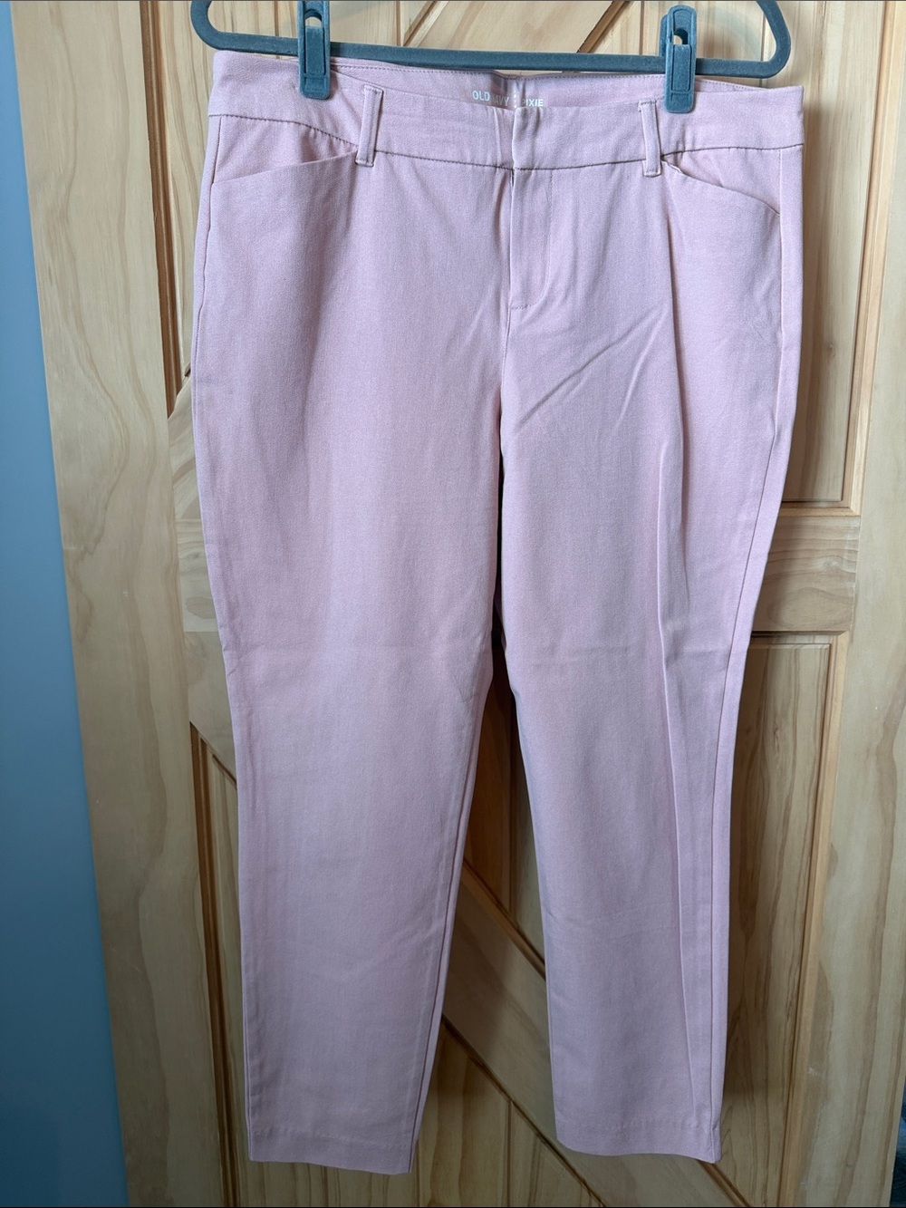 Old Navy Light Pink Pixie Cropped Pants